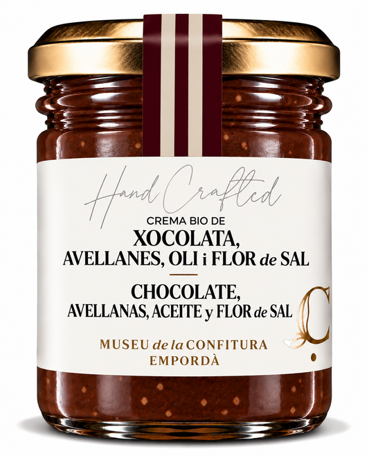 Organic chocolate and hazelnut spread